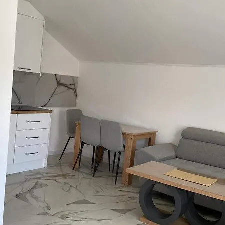 Apartman - *